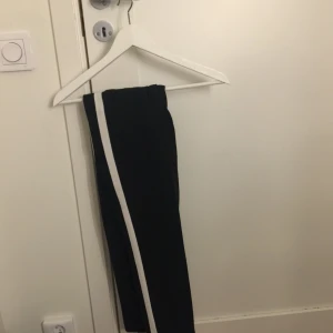  - Relaxed passform. Använd 2-3 gånger.