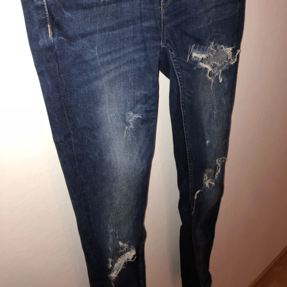 Jeans från Gina köpta för ett par år sedan. Använda fåtal gånger. Idag för små därav säljes de!! Frakt står du för själv!❤️😘😘. Jeans & Byxor.