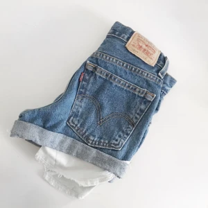  - Oanvända shorts från Levis, köpa på Nakd. Orginalpriset är 549kr