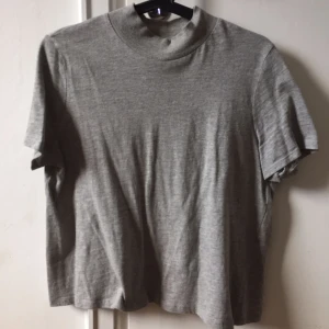  - Boxig mjuk tisha med polo 