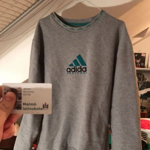  - Adidas equiptment sweatshirt i väldigt bra skick. 