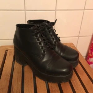  - Boots från Asos strl 40
