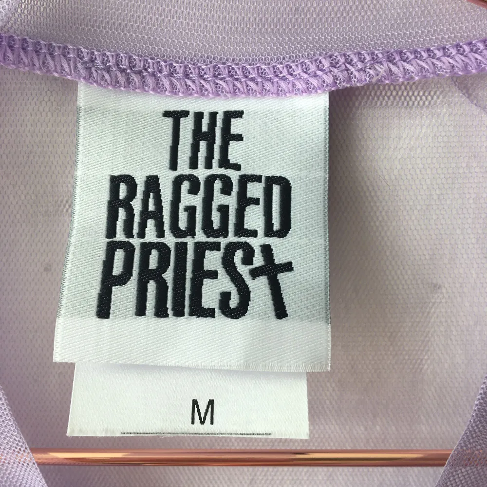 Jättefin Sheer crop tröja från The Ragged Priest, står storlek M, men skulle själv säga XS/S. Toppar.