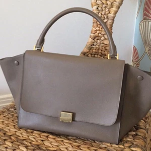  - Celine trapez  Knappt använd Köpt hos Nathalie schutterman  Nypris ca 23.000