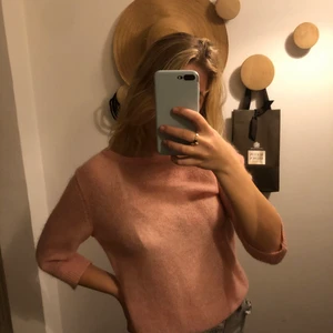 Cashmere t-shirt - Säljer denna cashmere t-shirt från Filippa k