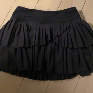 Jättefin sommar skirt!!!❤️❤️💕❤️❤️ - Mysig o fin! svart💕❤️💕😍