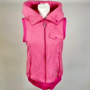 Snygg Burton väst - Burton väst i mycket gott skick. Storlek L, Kan hämtas i Uppsala eller skickas mot fraktkostnad