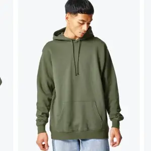 En sååå snygg hoodie från Carling, är liten i storleken så skulle inte säga att den e oversized, nypris: 699kr💓
