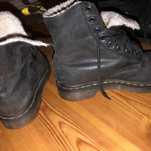Dr martens stl 37 - Säljer fodrade dr martens 