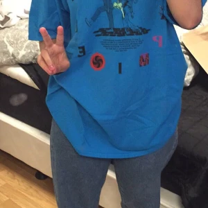 tame impala tshirt storlek L - säljer denna för 100kr, en tame impala tröja, den är i sin storlek och den har skönt tyg. den passar perfekt om axlarna❤️