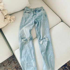90’s Highwaist  - 90’s HIGHWAIST PANTS Storlek 34, från gina TRICOT, knappt använda (ca 1 gång) BUDA FRÅN 400kr. Budgivningen avslutas fredag kl 15. 
