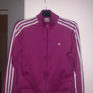 Adidas kofta helt ny  - Rosa adidas kofta, storlek s 