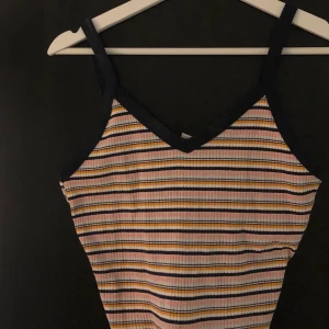 Linne S - Storlek S. Randigt linne. Använt en gång. 