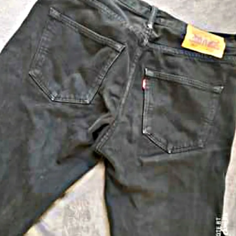 Svata jeans i bra skick passar S priset kan diskuteras 💜🍯. Jeans & Byxor.