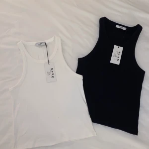 Ribbade toppar - Populära slutsålda toppar från nakd💖💖 Helt oanvända och prislapparna är kvar!! storlek M, men funkar på mig som är en S också. 100kr för båda eller 60kr styck🥰🥰 