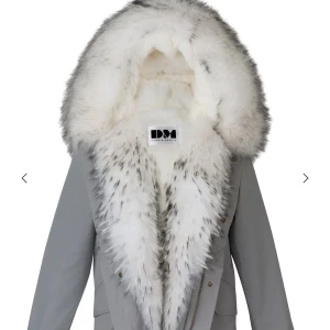 Vinter jacka  - Säljer min helt nya jacka som jag köpte september 2020. Jackan är från Dennis Maglic. Säljer för att den passar inte riktigt mig. Det är inga skador eller liknade.