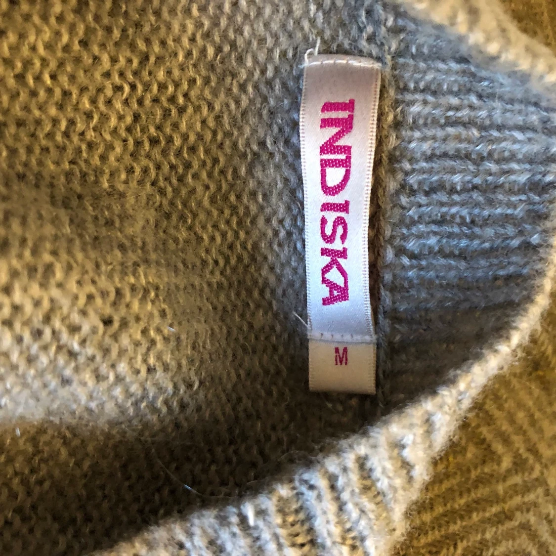 Grå stickad tröja - 91