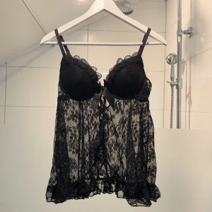 Topp - Endast testad då den är för liten. Står storlek 40/75C. Pushup