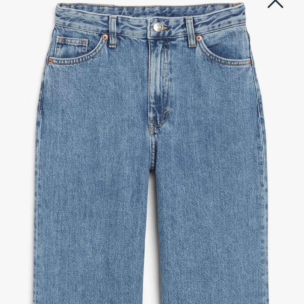 Säljer mina blå taiki jeans då jag inte tycker dem passar mig och därför aldrig använt dem! Storlek 30 så Waits 77cm och seat 101cm! Original pris 400kr men säljer dem för 300 + 88kr frakt!. Jeans & Byxor.