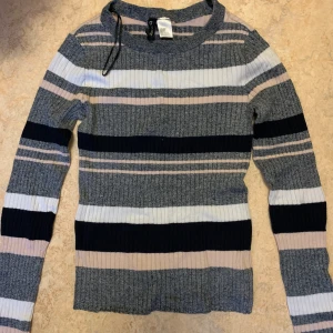 Finstickad tröja  - I bra skick 