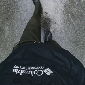 Columbia Anorak  - Vattentät! Vindtät! Fodrad! Go jacka som tyvärr inte kommit till användning, fint skick och perfekt till vintern! Skicka ett meddelande så löser jag fler bilder. Nypris 1699kr mitt pris 500kr 🤜🏼🤛🏼🤠