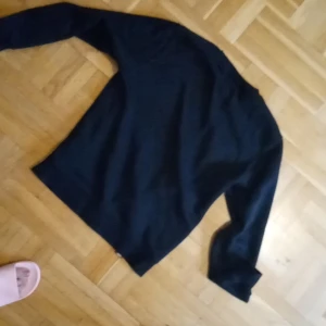 Alpha industri svart tröja STL s - Säljer min alpha coleges tröja i svart sparsamt använd 370kr kan mötas upp gröna linjen från Bromma till Skanstull tar Swish