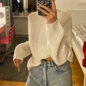 Stickad tröja Bershka strl xs  - Vit stickad tröja från bershka. Strl xs 