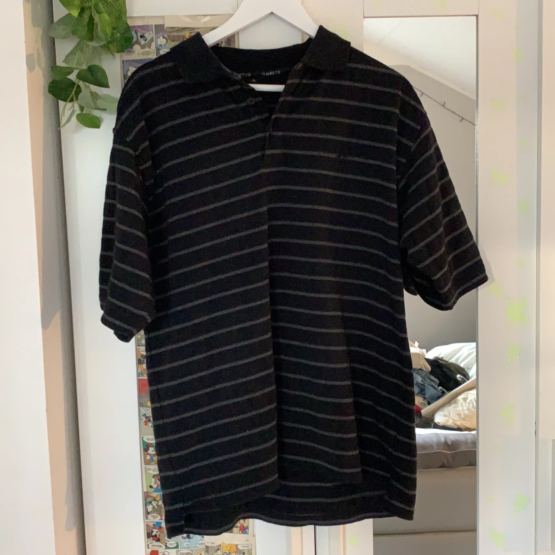 Svart randig pikétröja