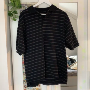 Svart randig pikétröja  - Älskar dessa, men har alldeles för många så alla kommer inte till användning 