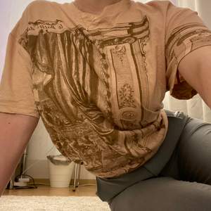 Oversized rosa/beige T-shirt ifrån Acne Studios, storlek S, mjukt material🥰, ord. pris 1200kr💞