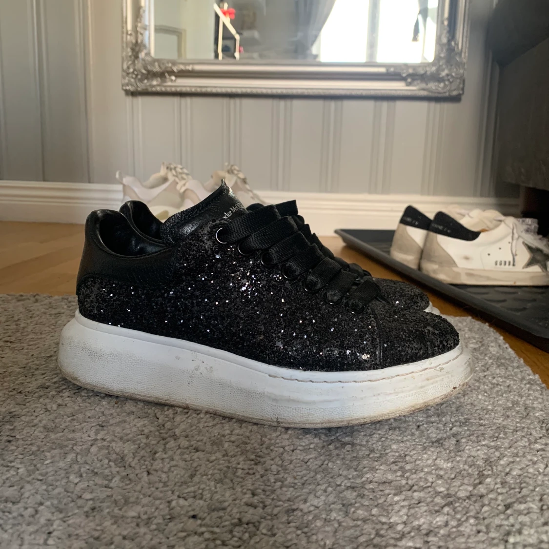 Alexander mcqueen svarta glitter