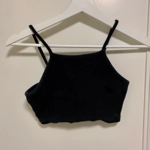Croptopp från Topshop, str XS - Söt croptop från Topshop, säljer pga inte min stil. 🌟 
