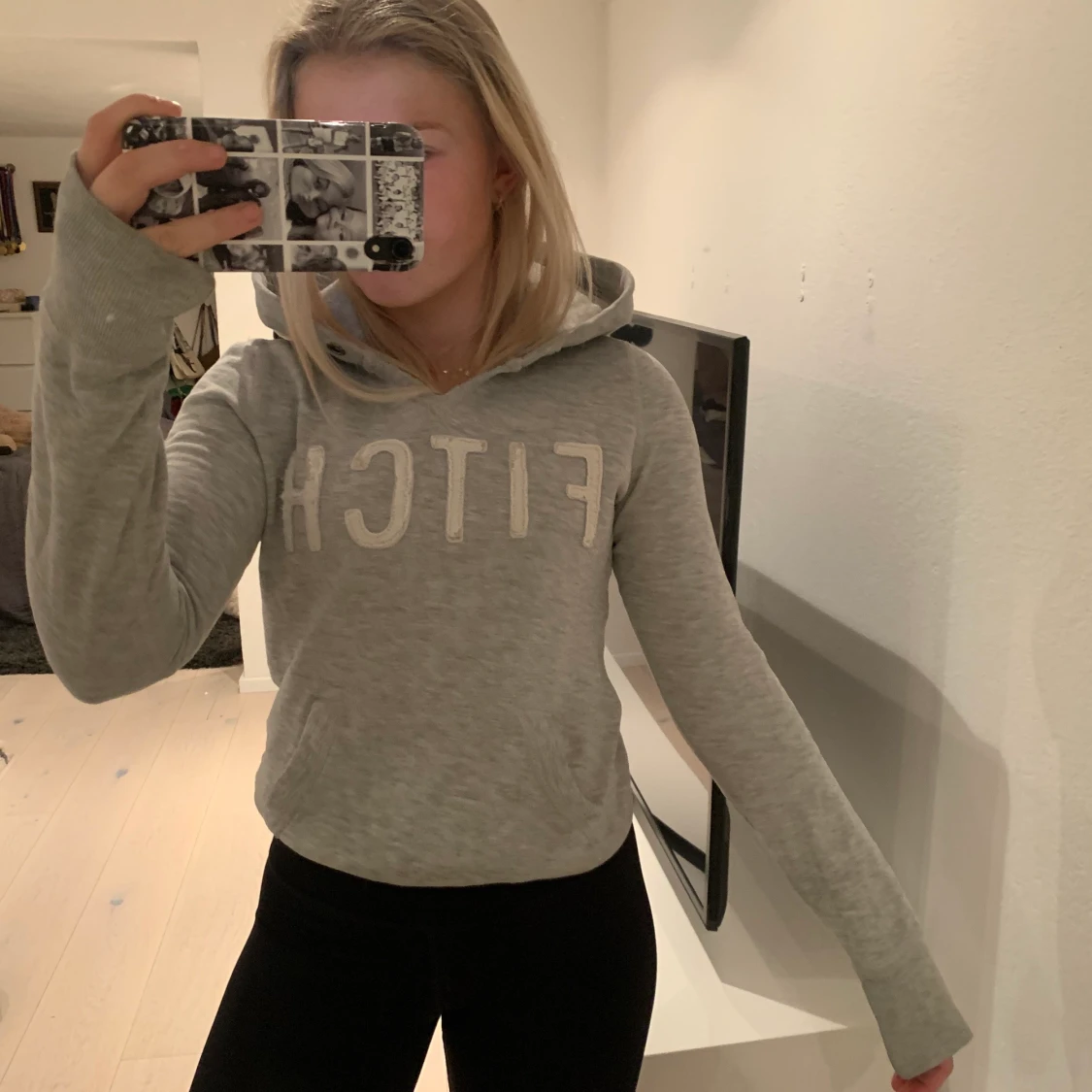 Grå hoodie