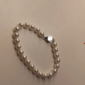 Pärl armband - Super fint armband som ej har kommit till användning. I mycket bra skick! 🌺