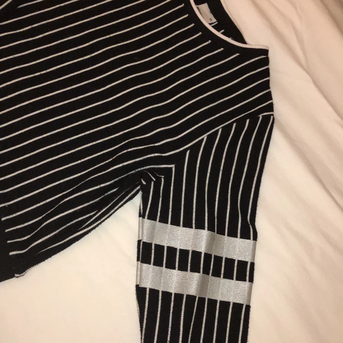 randig tröja m. detalj  - 90