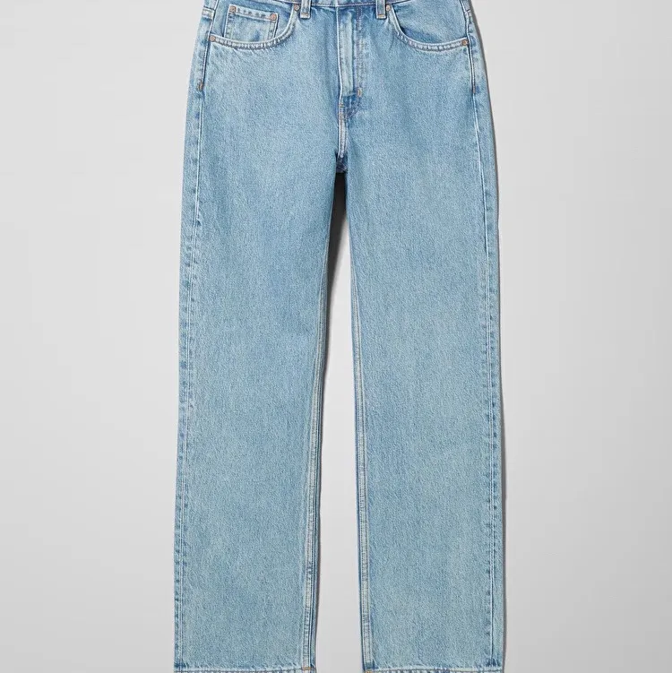 Säljer mina weekday jeans i modellen voyage pga att de inte passar mig längre. Stl W:32 L:32 så passar en stl M eller liten L. Bra skick! Kan skicka egna bilder, GRATIS FRAKT. Jeans & Byxor.