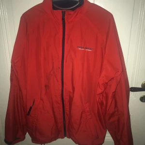 Ralph Lauren Polo Sport Jacka - Har en färgfläck men inget man tänker på