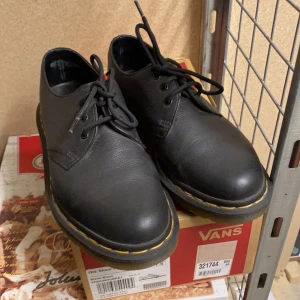 Dr martens  - Superfina knappt använda låga dr martens. 