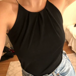 Svart linne - Säljer för att den inte används. Väldigt skönt tyg, aldrig använd. 