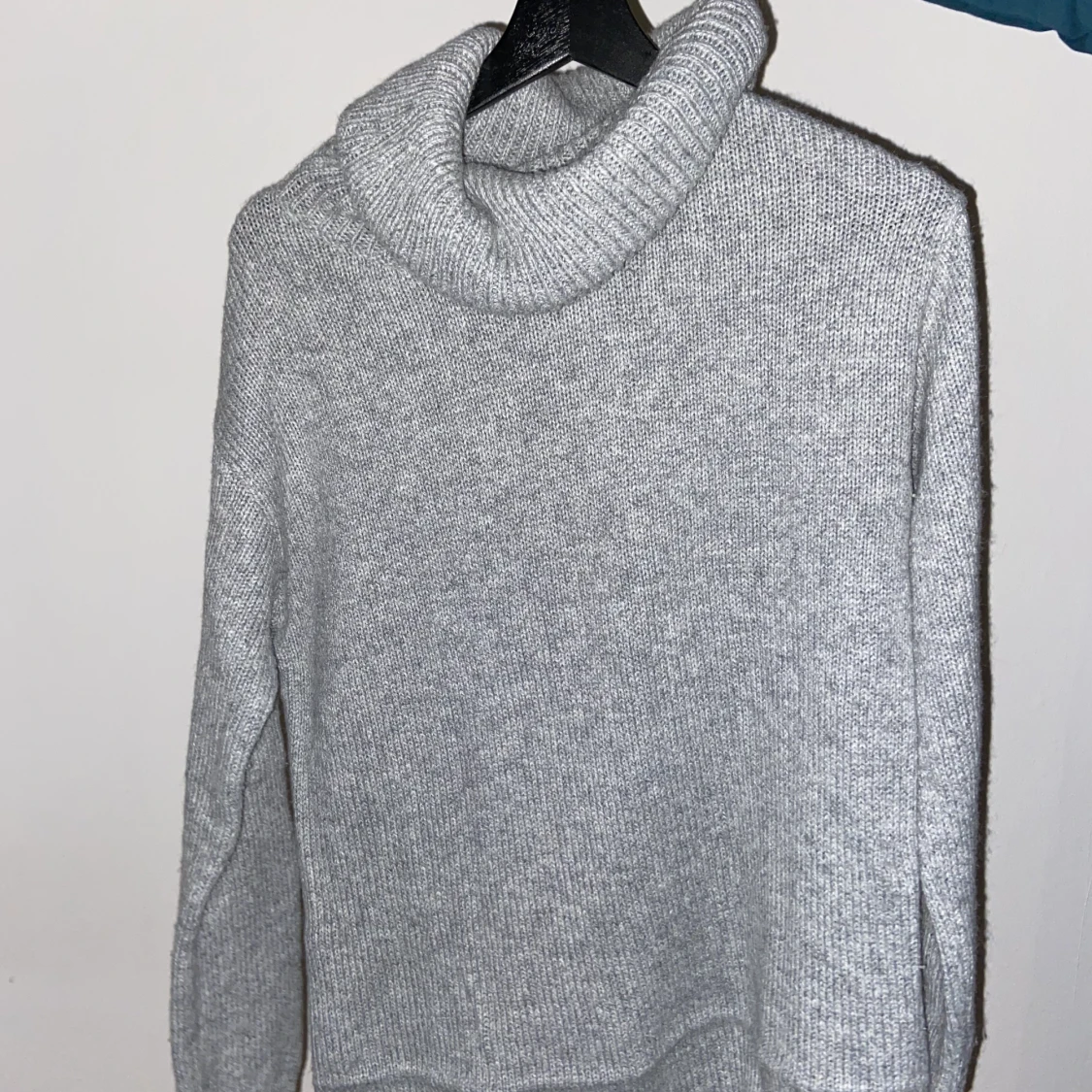 Grå stickad tröja - 90