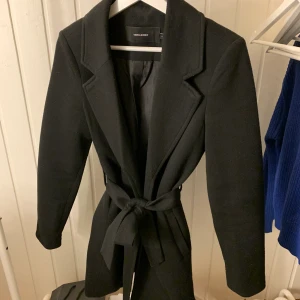 Kappa - En kappa ifrån Vero Moda i storlek S som jag köpte förra vinter. I fint skick !