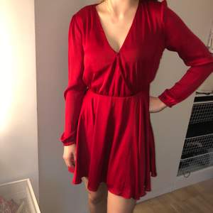 Superfin röd klänning som passar perfekt till julafton! Aldrig använd❤️ Är i storlek M ❤️
