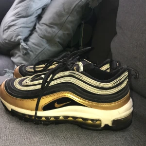 Nike air Max 97 - Några gånger använda Nike air Max 97, storlek 37,5 (köpta för 1100kr)