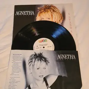 Superhärlig vinylskiva med Agnetha från ABBA. Skivan fungerar super och den har 10 låtar på sig. Älskar denna skiva! Hur mysig som helt men nu är den till salu🥰 Buda<3 Utgångspris: 200 kr
