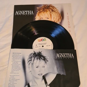 Vinylskiva Agnetha Fältskog från ABBA - Superhärlig vinylskiva med Agnetha från ABBA. Skivan fungerar super och den har 10 låtar på sig. Älskar denna skiva! Hur mysig som helt men nu är den till salu🥰 Buda<3 Utgångspris: 200 kr