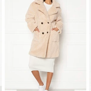 Strl XS men overzise  - Teddy kappa. Mjuk och skönt kappa. Bästa köp hittills. Köpte på Bubbleroom. Säljer för 350