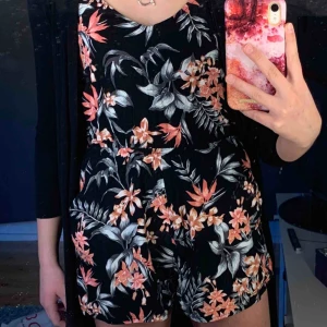  - Jumpsuit/Byxdress💓 Storlek 32, 99kr || Skicka för intresse eller frågor😊 