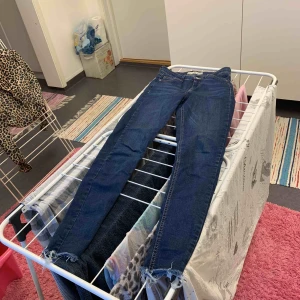  - Jeans från salt i storlek 26/34. Pris går att diskutera vid snabb affär, köparen står för frakten