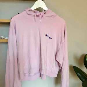  - Ljuslila CHAMPION hoodie💘frakt tillkommer på 59 kr, totalpris: 199 kr