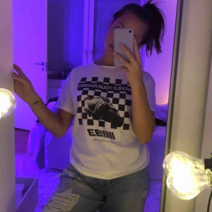  - T-shirt från Pull&Bear. En liten frakt tillkommer🥰